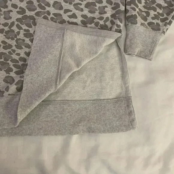 Aerie Women’s Oversized‎ Animal Print Cheetah Gray Sweatshirt Tunic Top Small - Picture 5 of 7